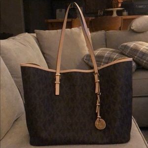 Michael Kors large shoulder bag in great condition